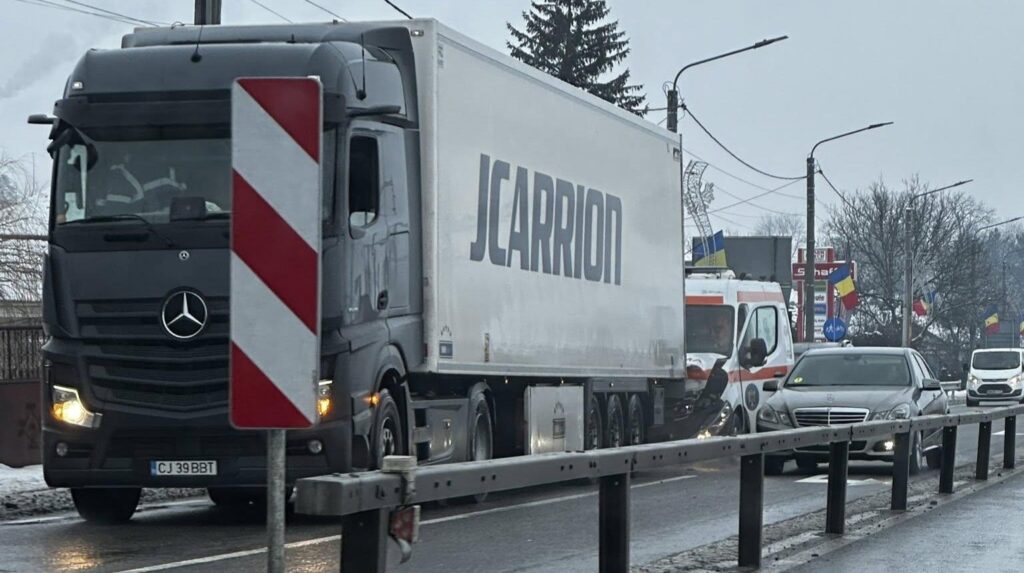 Ambulanță din Maramureș implicată într-un accident