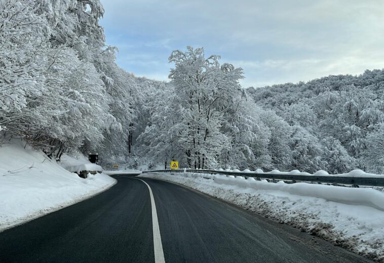 Noapte cu minus 18 grade în Târgu Lăpuș și minus 17 în Baia Mare. 75 cm de zăpadă în Firiza