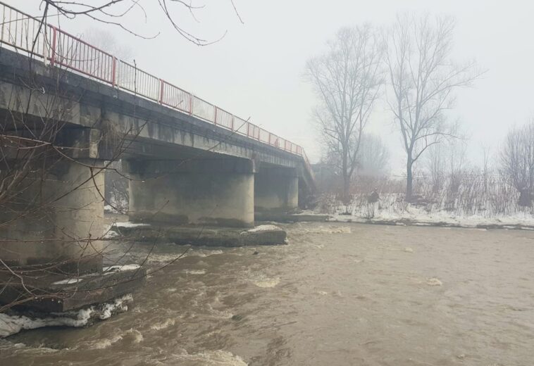 Podul afectat din Vișeul de Jos închis pe termen nedefinit