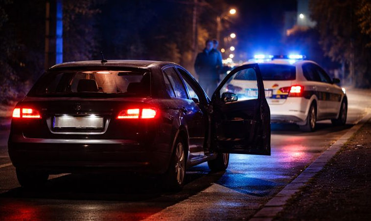 Mașină condusă haotic în Borșa. Șoferul a fugit într-un local și a refuzat testarea