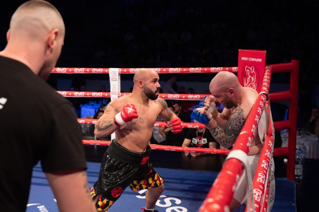 Gala Ayo 3 Box cu mănuși de MMA