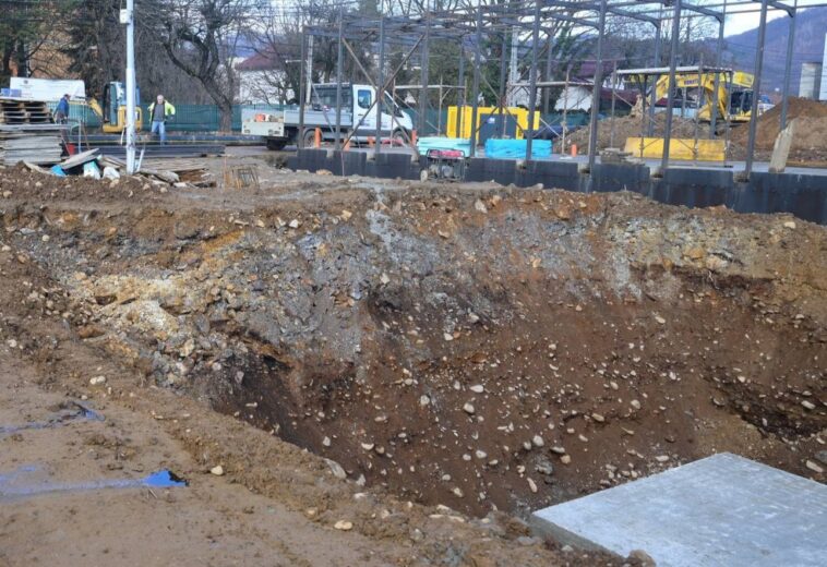 Se închide circulația în două zone din Baia Mare. Continuă lucrările la Piața Universității din 23 februarie