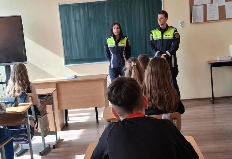 Cum arată meseria de polițist, văzută din bancă. Elevii din Baia Sprie au stat față în față cu doi polițiști