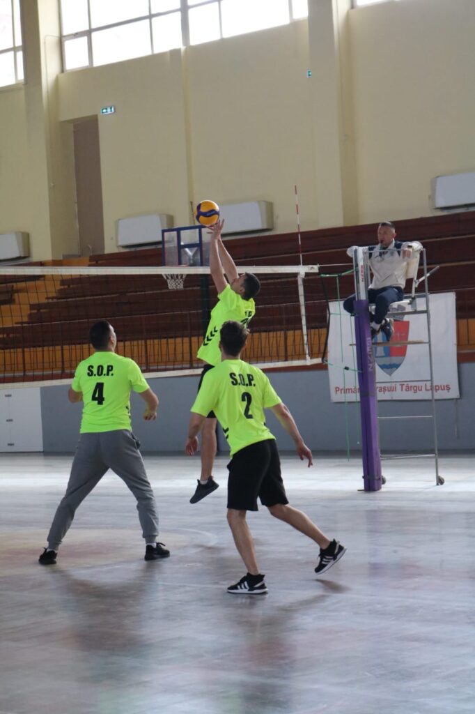 Competiție de volei între polițiști