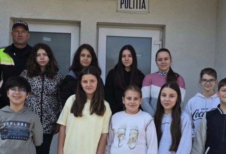 Ultima zi de înscriere la „Gânduri pentru polițiști”. Elevii din Săcel au venit cu un reel