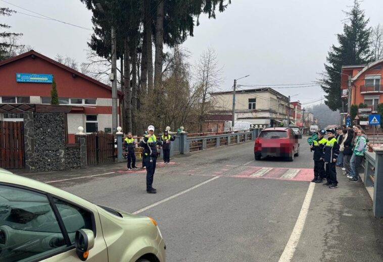 Elevi în rol de polițiști, prezenți în trafic. Lecții de circulație în Cavnic și Baia Mare