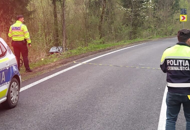 Doi oameni au ajuns la spital după ce au intrat cu mașina în copac. Accident pe DN18, în Pasul Hera