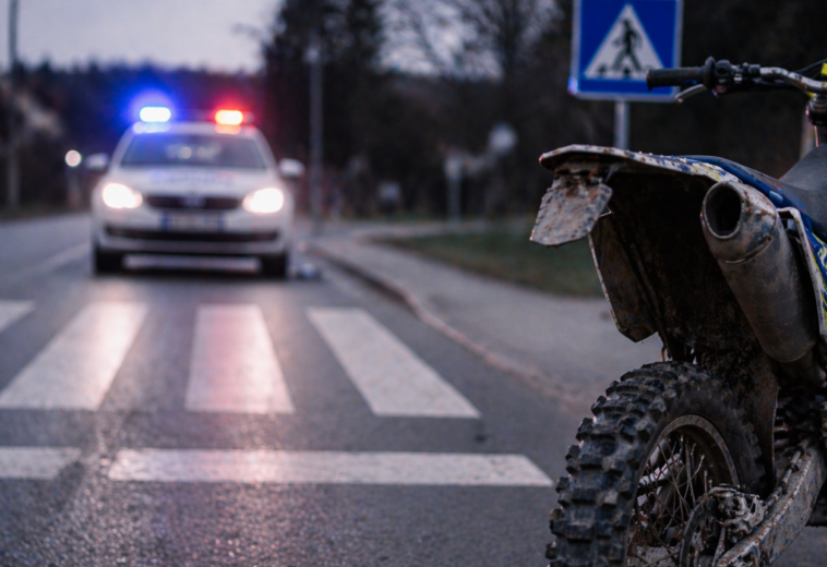 A lovit o femeie pe trecere și a fugit. Ce au descoperit polițiștii după ce l-au prins