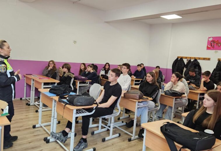 Polițiștii au intrat în școli din Vișeu de Sus. Controale și sancțiuni lângă unitățile de învățământ