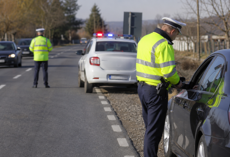 Peste 200 de mașini verificate și aproape 20.000 lei amenzi. Un șofer a fost prins băut pe DN 18