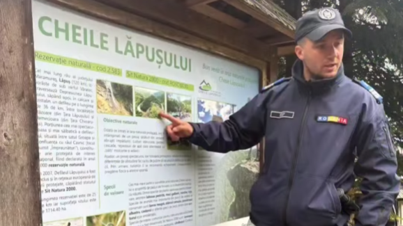 Tinerii Centrului „Pinocchio” din Cărbunari, în drumeție la Cheile Lăpușului alături de jandarmii montani