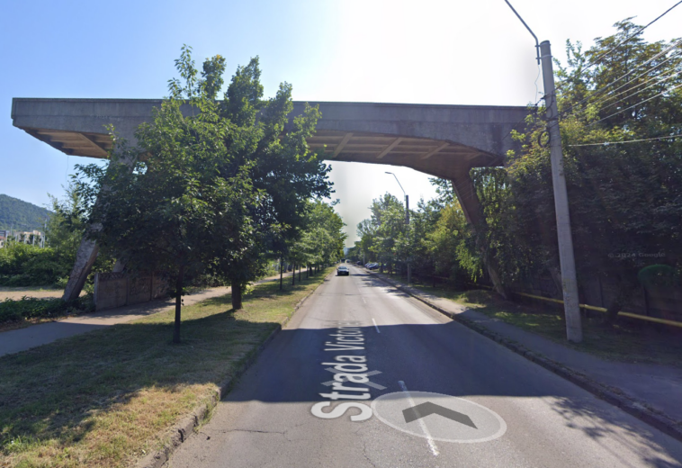 Se demolează estacada de pe strada Victoriei. Circulație închisă temporar, sâmbătă, timp de 5 ore