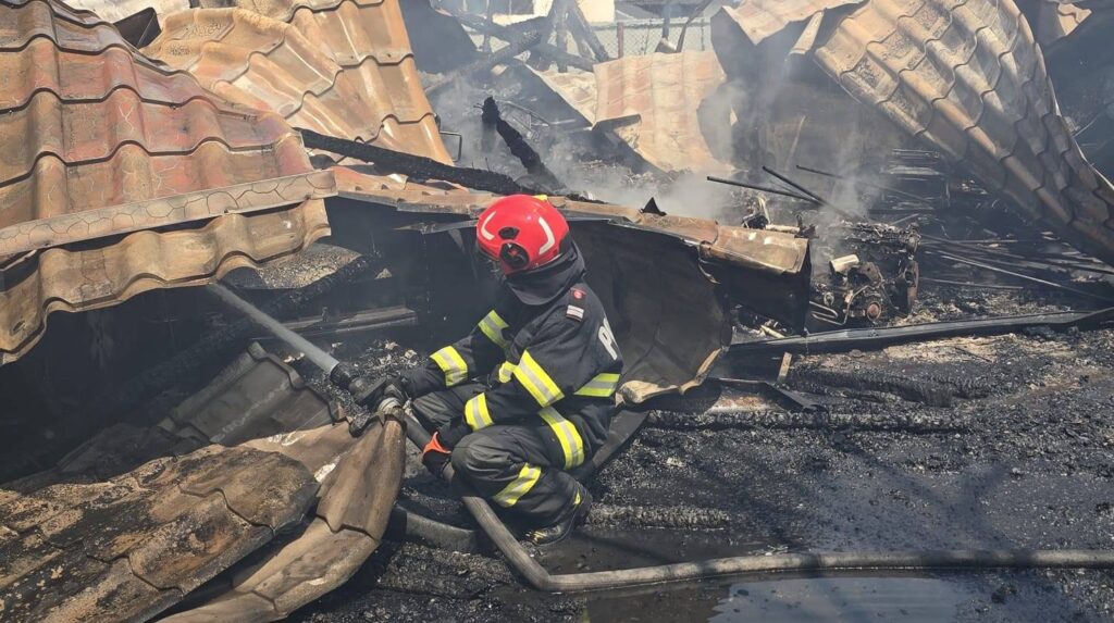 Intervenție pompieri la incendiu Sarasău