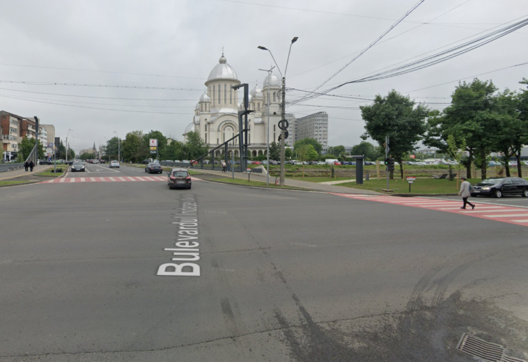 Două săptămâni cu benzi blocate pe axul Bulevardului Independenței. Lucrări toată noaptea, la intersecția cu Republicii