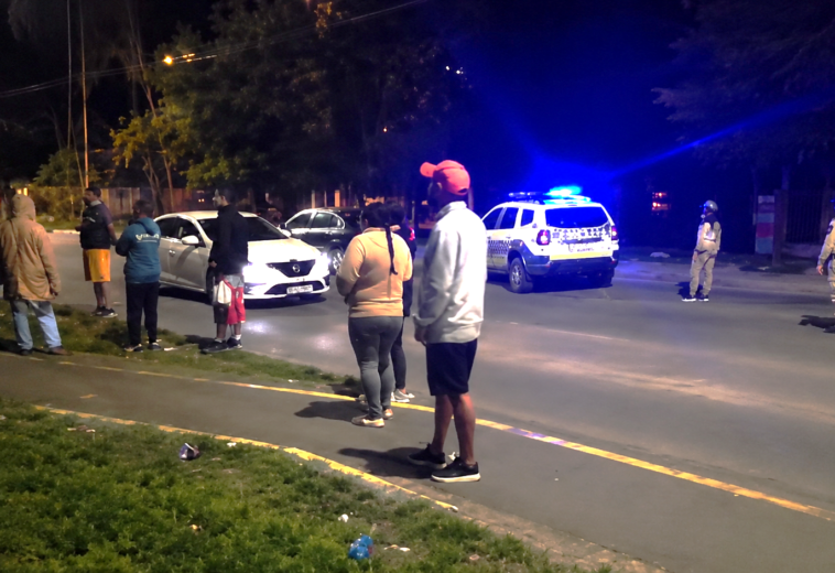 Azi noapte, „influencerii” TikTok de pe Electrolizei au vrut spectacol ca pe YouTube. Poliția și jandarmii au oprit „show-ul”