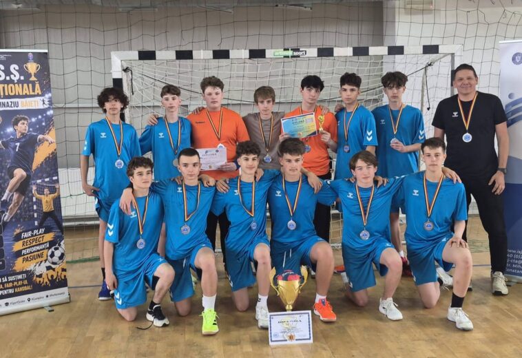 Elevii de la „Nicolae Iorga”, argint național la handbal. Un portar băimărean, desemnat cel mai bun din competiție