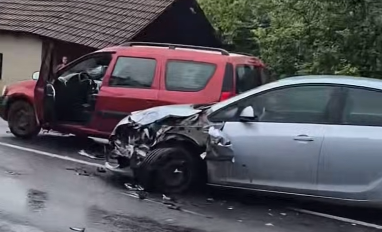 Accident cu patru mașini la Bușag. Un pasager a fost rănit și circulația blocată (VIDEO)