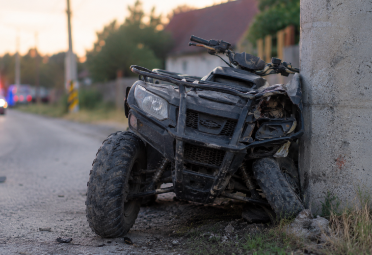 Accident cu ATV-ul în Dăneștii Chioarului. A ajuns la spital după ce a lovit un stâlp
