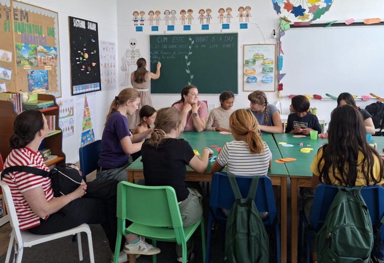 20 de voluntari americani au venit pe Pirită. Urmează o vară specială pentru copiii din Baia Mare