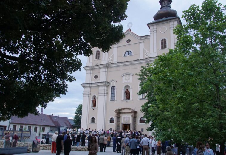 Biserica Romano-Catolică „Sfânta Treime” din Baia Mare, binecuvântată după cinci ani de lucrări