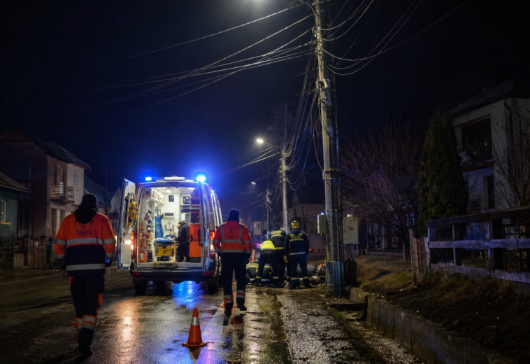 Bărbat electrocutat în timp ce lucra la un stâlp, în Borșa