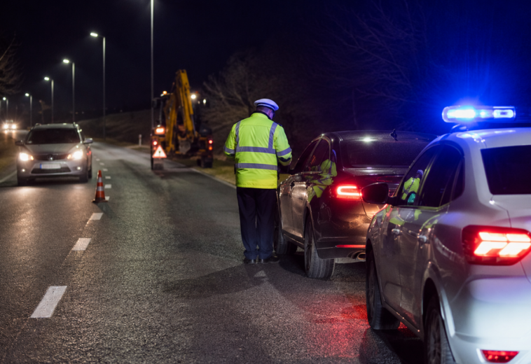Permis suspendat, alcool la volan, utilaj neînmatriculat și numere montate pe alt autoturism