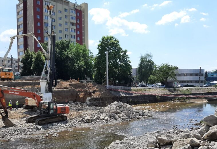 L-au mărunțit! Câte tone de moloz a generat demolarea Podului Unirii. Urmează piloții