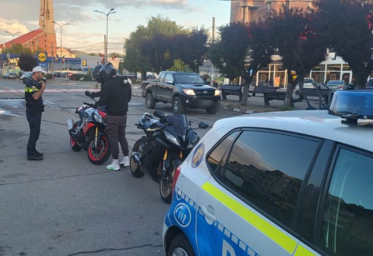 Polițiștii opresc în trafic motocicliști, bicicliști și utilizatori de trotinete