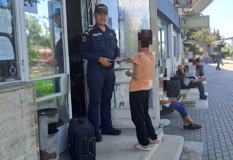 Troler abandonat într-un tren spre Baia Mare. Polițiștii au găsit proprietara și i-au restituit banii
