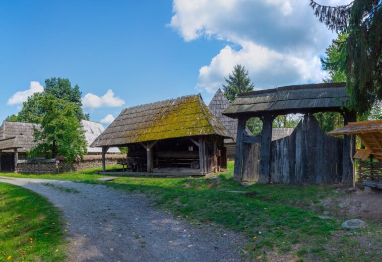Vreme plăcută în Maramureș, cu soare și câțiva nori. Posibile averse izolate la munte