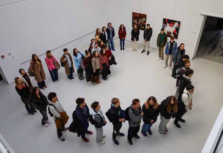 Absolvenții Colegiului de Arte își expun lucrările la Colonia Pictorilor