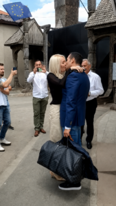 Cătălin și Tabita Cherecheș la poarta Penitenciarului Baia Mare
