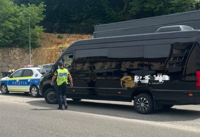 Autocar cu destinația Italia imobilizat de polițiști în Maramureș