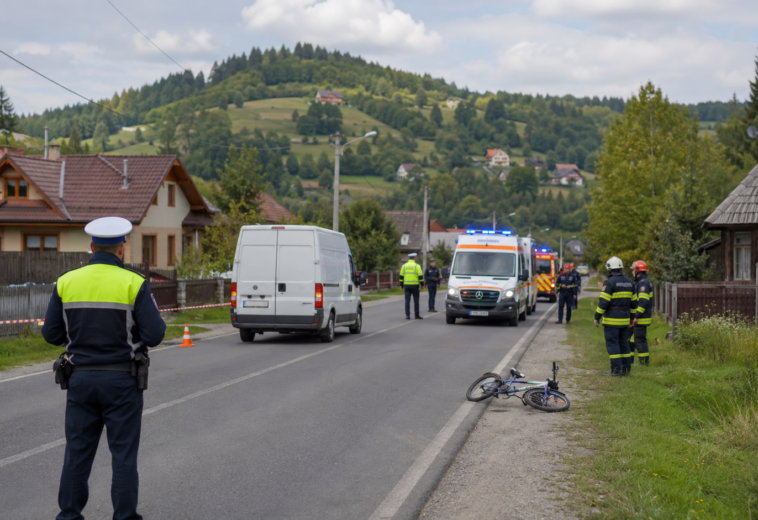 ACTUALIZARE – Fetiță de 6 ani, moartă într-un accident la Vișeu de Jos. Șoferul ar fi plecat de la locul tragediei