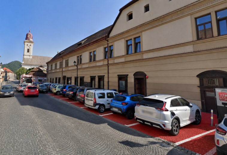 Două zone centrale din Baia Mare devin „parcări roșii”. Schimbarea intră în vigoare din 20 iulie