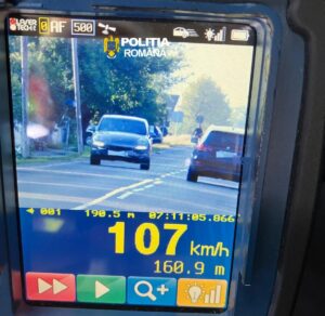 Prins cu 107 km/h în localitate