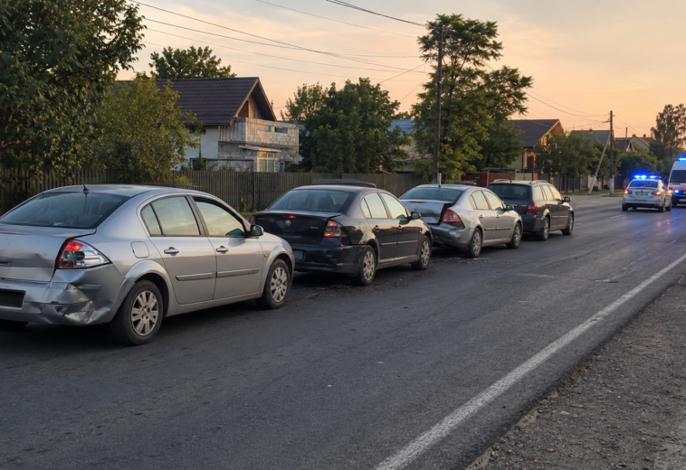 Accident în lanț cu patru mașini la Sighet. Un șofer a ajuns la spital
