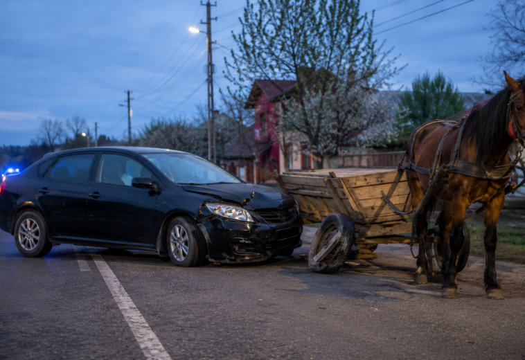 Un căruțaș a ajuns la spital după impactul cu un autoturism, în Sat Șugatag