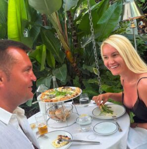 Cătălin și Tabita Cherecheș la Restaurantul de lux Cipriani Marbella