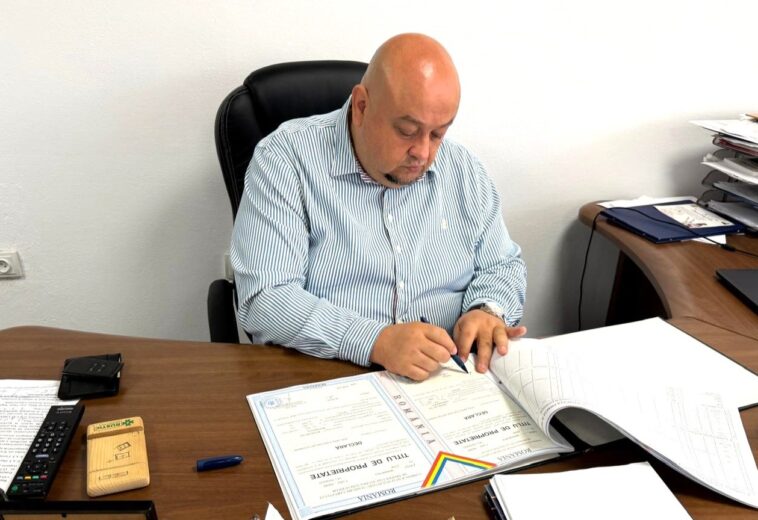 Noi acte pentru terenuri, semnate la Prefectura Maramureș. Câte titluri au fost emise