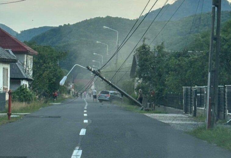 A intrat cu mașina într-un stâlp pe strada Firiza. Valoarea indicată de etilotest clarifică motivul impactului