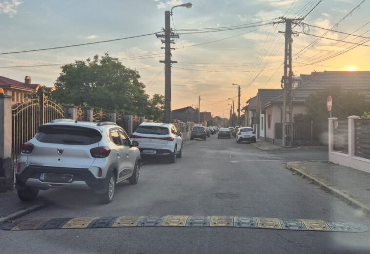Schimbări pe strada Plugarilor. Apar indicatoare noi și parcări laterale