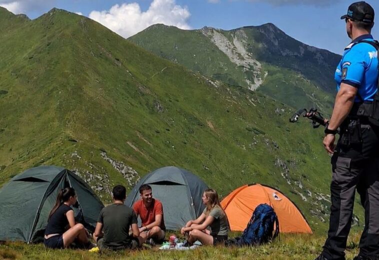Unde poți pune cortul în Maramureș. Jandarmii indică zonele recomandate și avertizează asupra urșilor