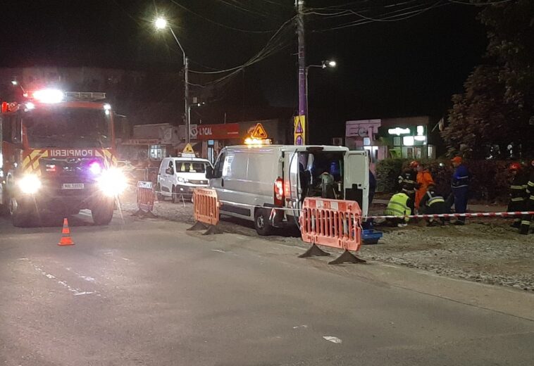 Miros puternic de gaz pe strada Victoriei. Pompierii au izolat zona, iar sursa a fost identificată
