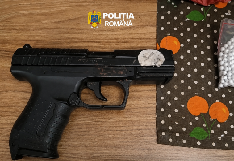 Percheziții în Baia Mare și Târgu Lăpuș într-un dosar privind armele. Ce au găsit polițiștii