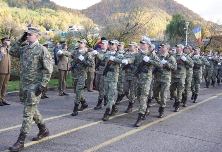 Defilare militară duminică, în Baia Mare, de Ziua Armatei. Unde și la ce oră are loc ceremonia